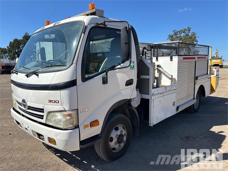 Hino 300C 4x2 Flatbed Truck شاحنات مسطحة/مفصلية الجوانب