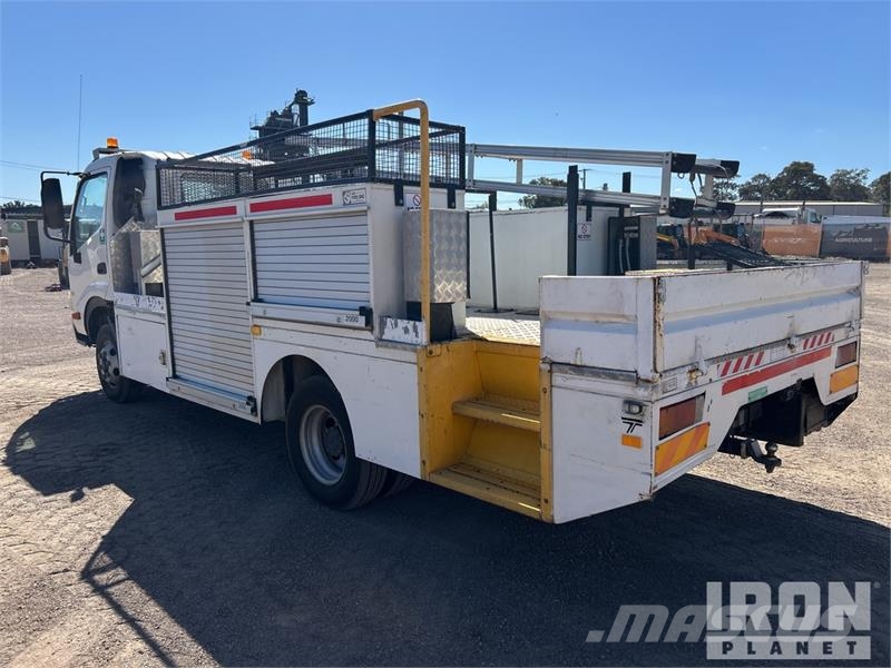 Hino 300C 4x2 Flatbed Truck شاحنات مسطحة/مفصلية الجوانب