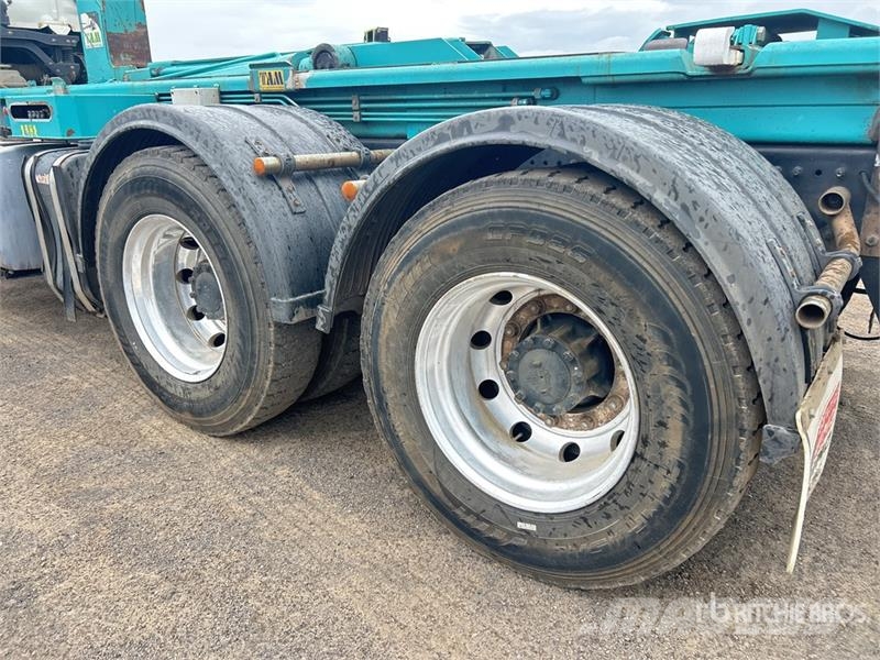 Hino 500 FM 2632 6x4 Hooklift Truck Hook lift trucks