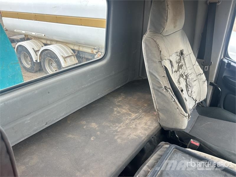 Hino 500 FM 2632 6x4 Hooklift Truck Hook lift trucks