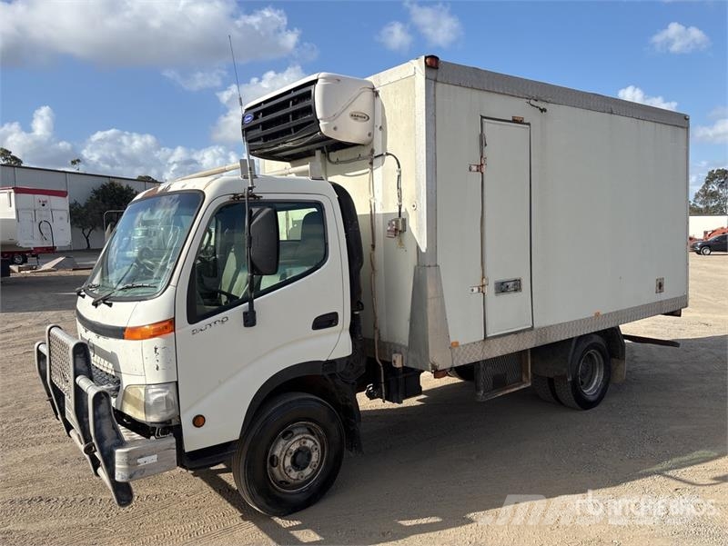 Hino Dutro 4x2 Refrigerated Truck Camiões caixa temperatura controlada