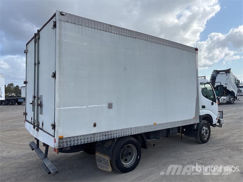 Hino Dutro 4x2 Refrigerated Truck Camiões caixa temperatura controlada