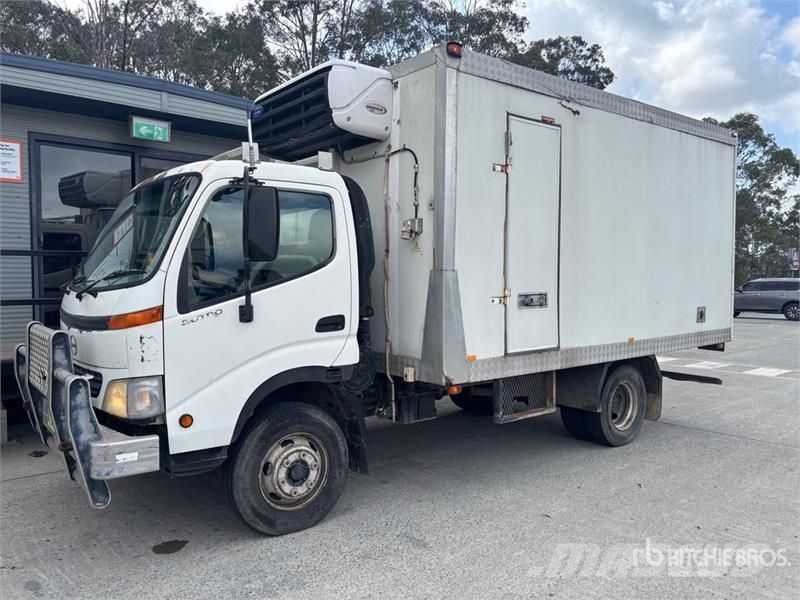 Hino Dutro 4x2 Refrigerated Truck Грузовики-Рефрижераторы