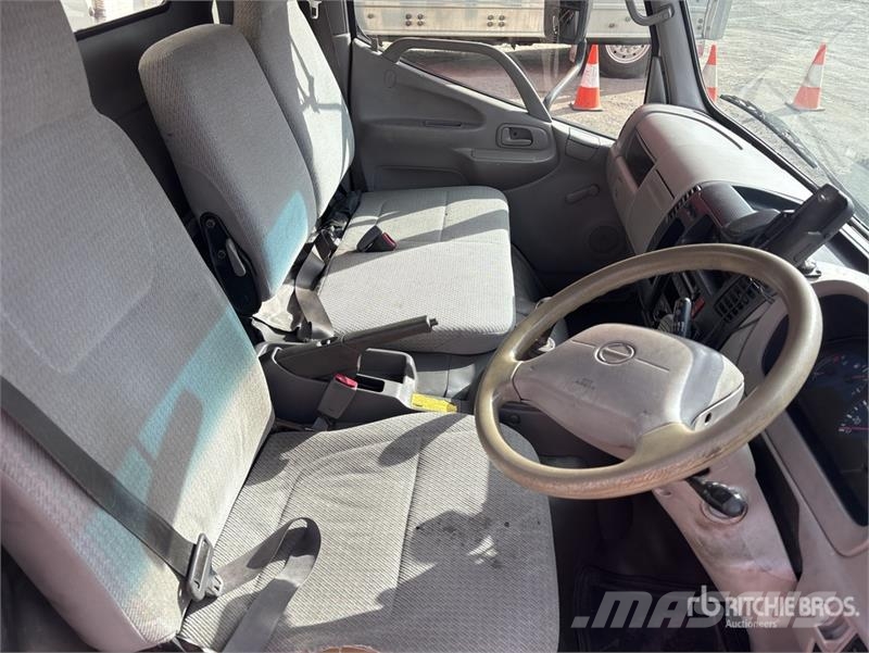 Hino Dutro 4x2 Refrigerated Truck Camiões caixa temperatura controlada