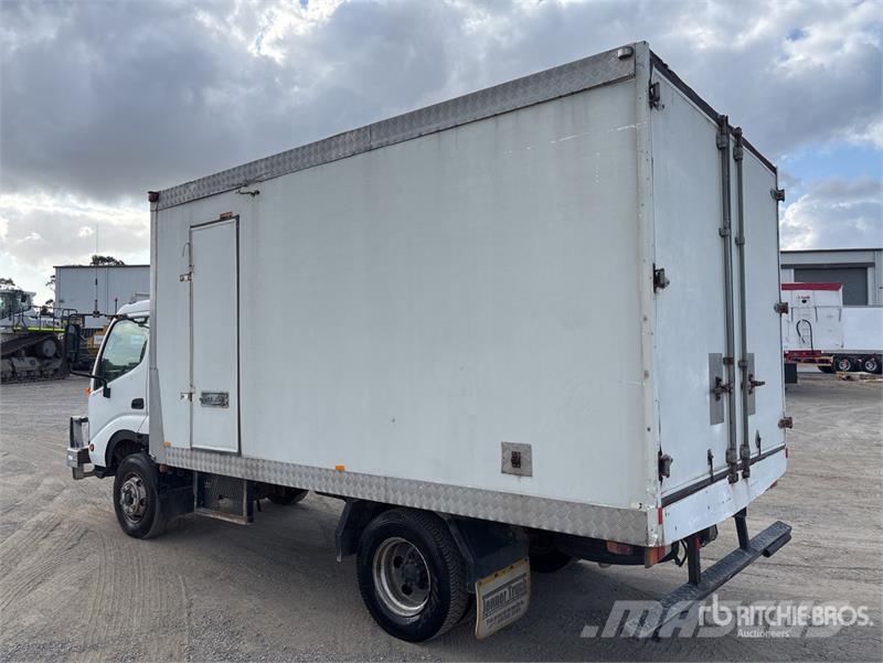 Hino Dutro 4x2 Refrigerated Truck Camiões caixa temperatura controlada