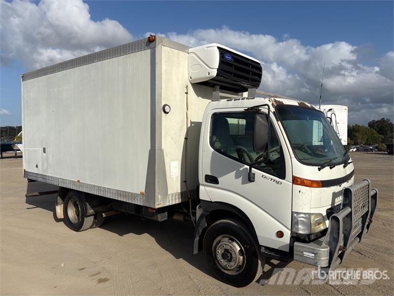 Hino Dutro 4x2 Refrigerated Truck Camiões caixa temperatura controlada