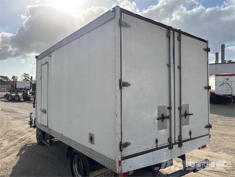 Hino Dutro 4x2 Refrigerated Truck Camiões caixa temperatura controlada