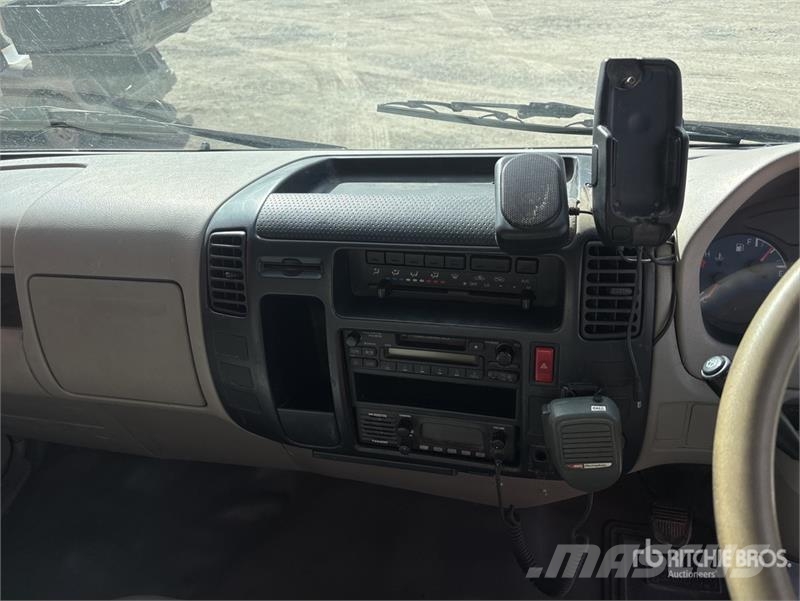 Hino Dutro 4x2 Refrigerated Truck Camiões caixa temperatura controlada