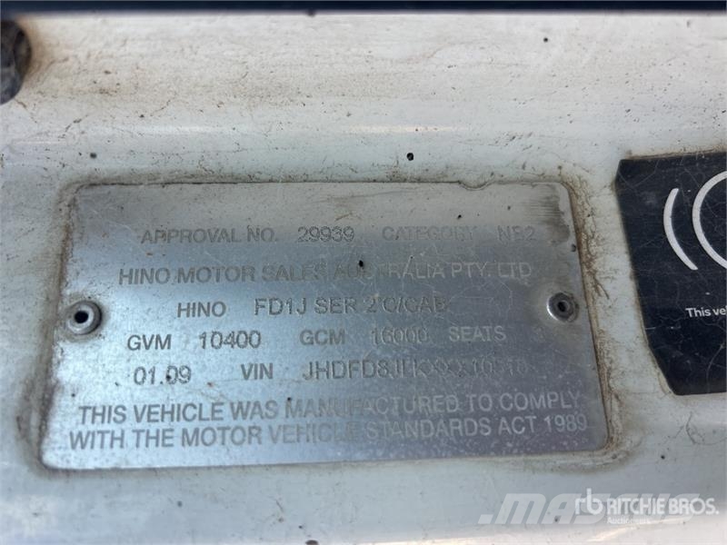 Hino FD1J 1027 6x4 Curtain Side Truck Tovornjaki s ponjavo