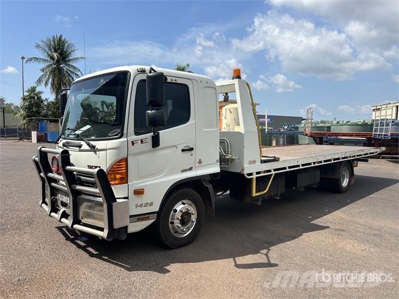 Hino FE500 1426 4x2 Roll-Off Truck Hidraulikus konténerszállító