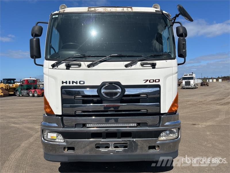 Hino FY 700 Series 8x4 Twin-Steer w/ 2013 Palfinger PK1 Vlakke laadvloer met kraan