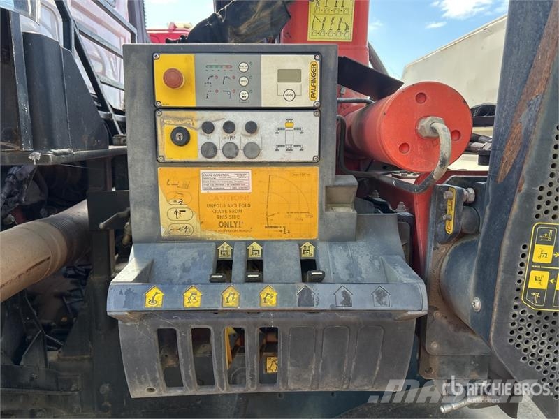 Hino FY 700 Series 8x4 Twin-Steer w/ 2013 Palfinger PK1 Vlakke laadvloer met kraan