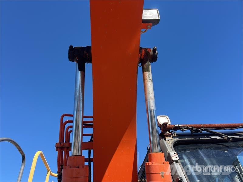 Hitachi ZX135US-3 Tracked Excavator Crawler excavators