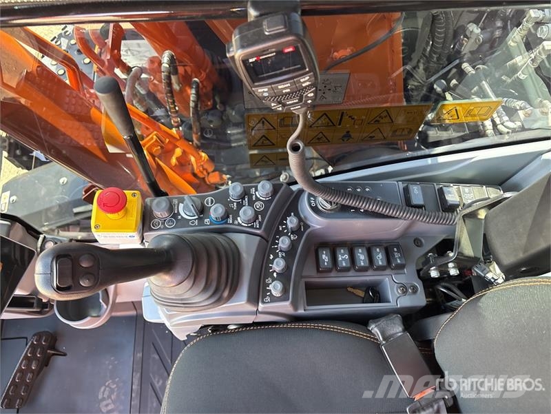 Hitachi ZX135US-7 Tracked Excavator Εκσκαφείς με ερπύστριες