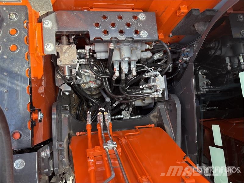 Hitachi ZX135US-7 Tracked Excavator Εκσκαφείς με ερπύστριες
