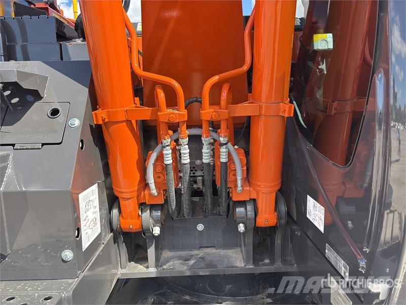 Hitachi ZX135US-7 Tracked Excavator Εκσκαφείς με ερπύστριες