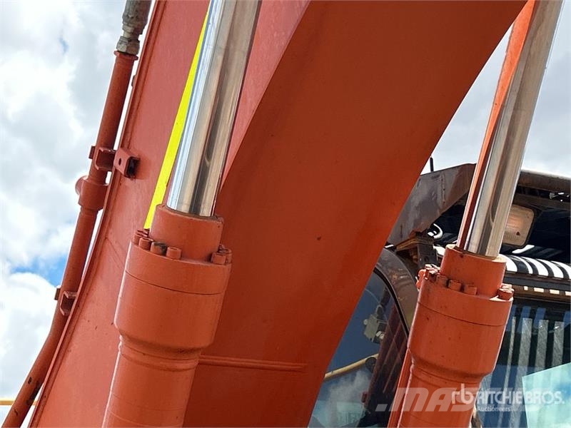 Hitachi ZX210LC-5B Tracked Excavator Crawler excavators