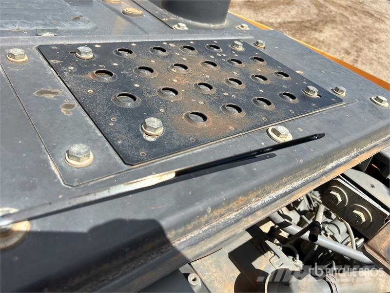 Hitachi ZX210LC-5B Tracked Excavator Crawler excavators