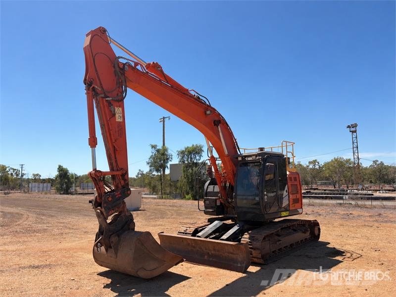 Hitachi ZX225USLC-5 Bageri gusjeničari