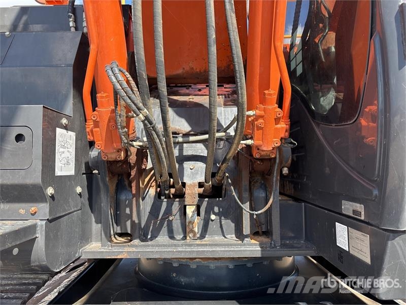 Hitachi ZX225USLC-5 Excavadoras sobre orugas