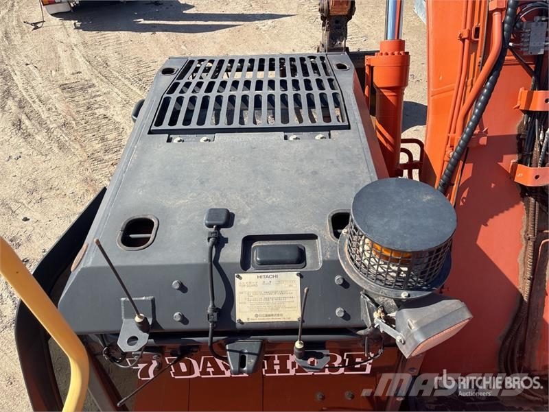 Hitachi ZX225USLC-5 Raupenbagger