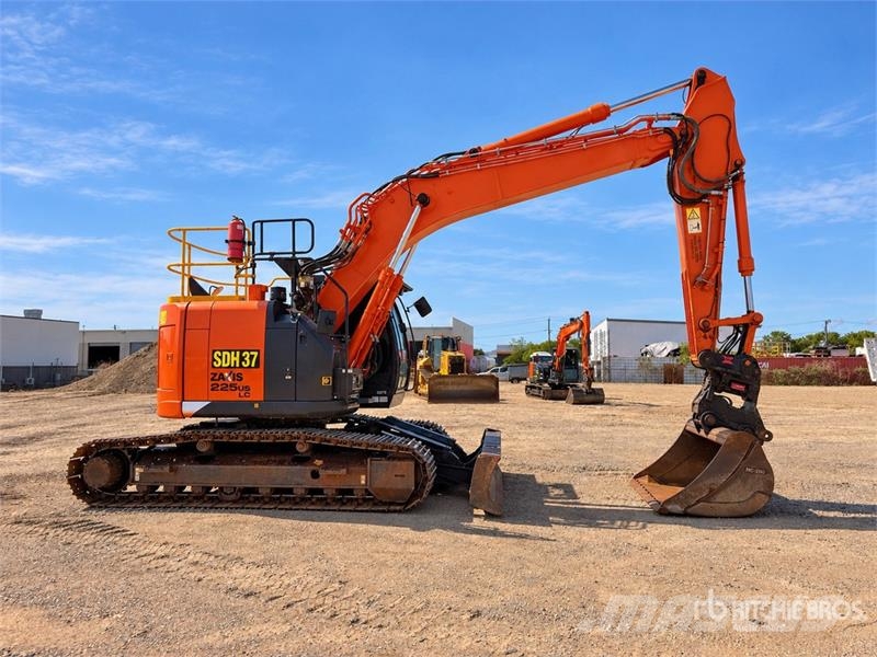 Hitachi ZX225USLC-5 Excavadoras sobre orugas