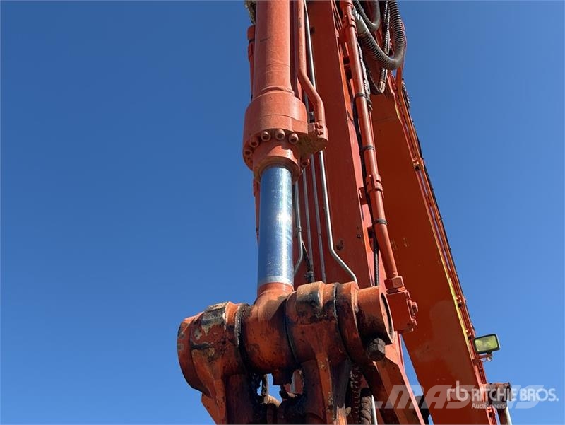 Hitachi ZX225USLC-5 Raupenbagger
