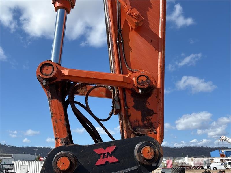 Hitachi ZX225USLC-5 Excavadoras sobre orugas