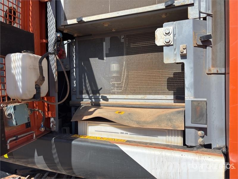 Hitachi ZX225USLC-5 Raupenbagger