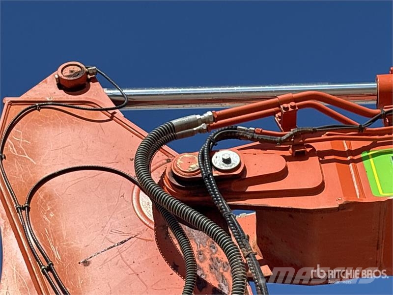 Hitachi ZX225USLC-5 Raupenbagger