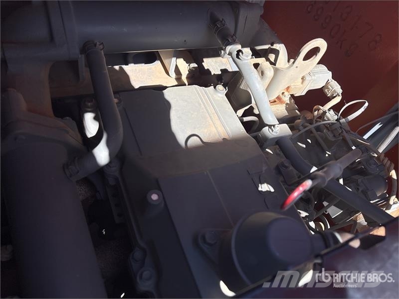 Hitachi ZX225USLC-5 Raupenbagger