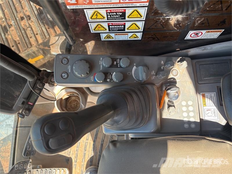 Hitachi ZX225USLC-5 Raupenbagger