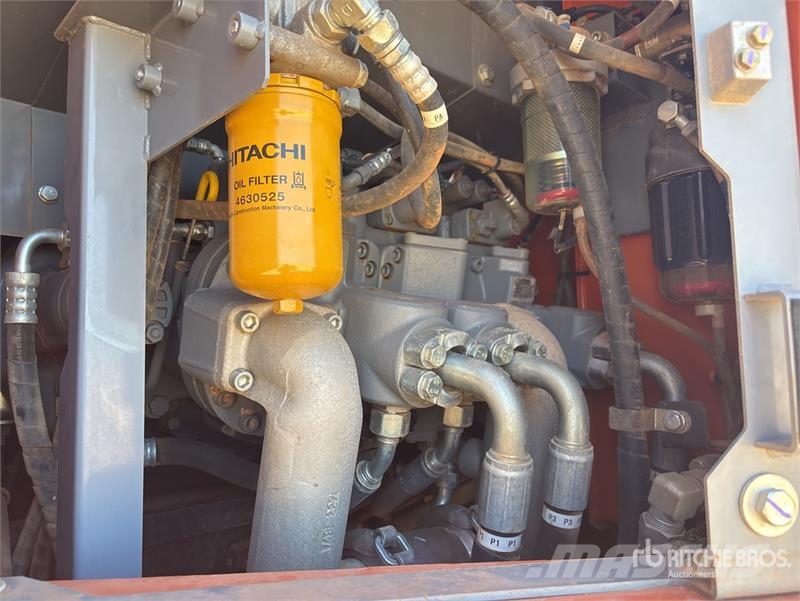 Hitachi ZX225USLC-5 Raupenbagger