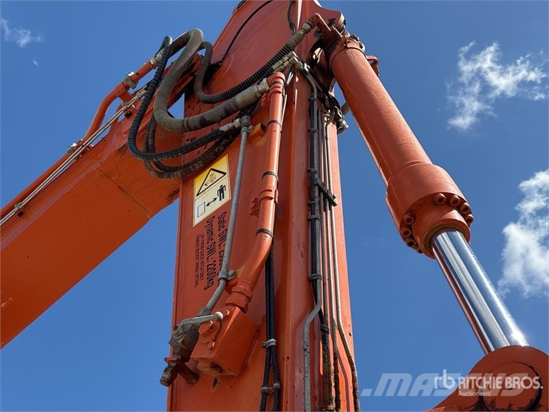 Hitachi ZX225USLC-5 Excavadoras sobre orugas