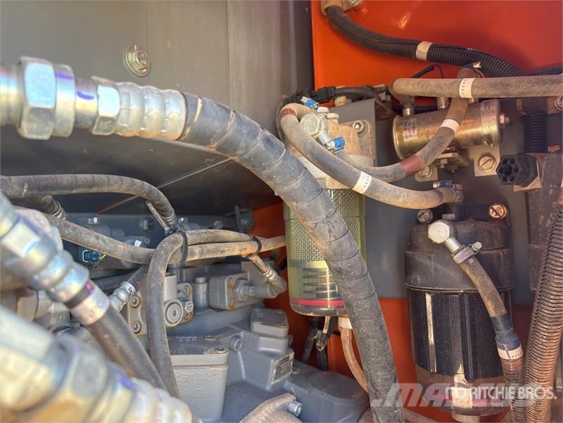 Hitachi ZX225USLC-5 Raupenbagger