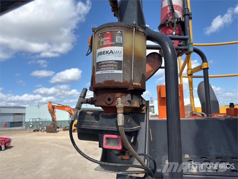 Hitachi ZX225USLC-5 Excavadoras sobre orugas