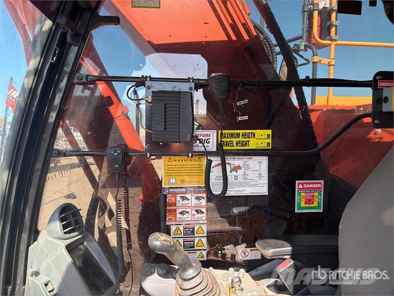Hitachi ZX225USLC-5 Raupenbagger