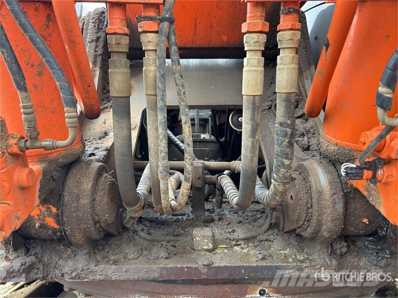 Hitachi ZX330LC Εκσκαφείς με ερπύστριες