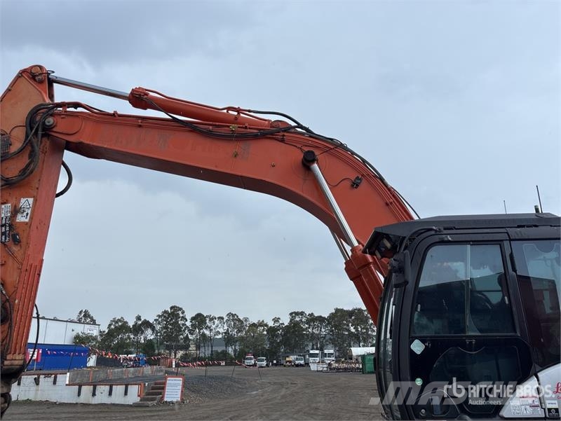 Hitachi ZX360LC-5B Tracked Excavator Roomikekskavaatorid