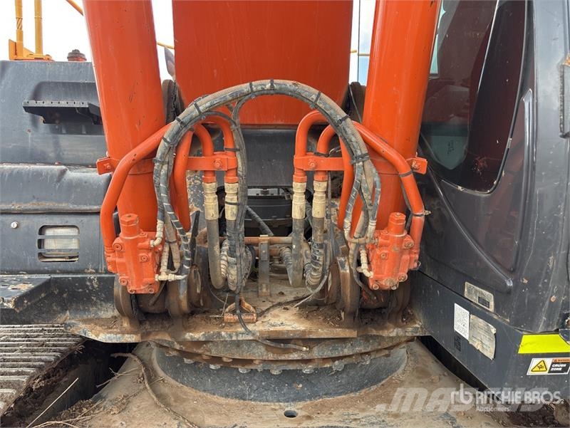 Hitachi ZX360LC-5B Tracked Excavator Roomikekskavaatorid