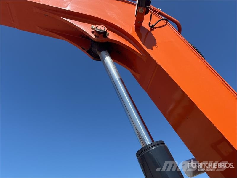 Hitachi ZX85USB-5A Tracked Excavator Гусеничные экскаваторы
