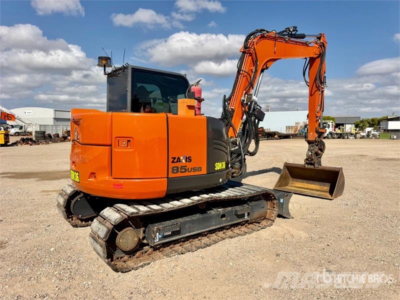 Hitachi ZX85USB-5A Tracked Excavator حفارات زحافة