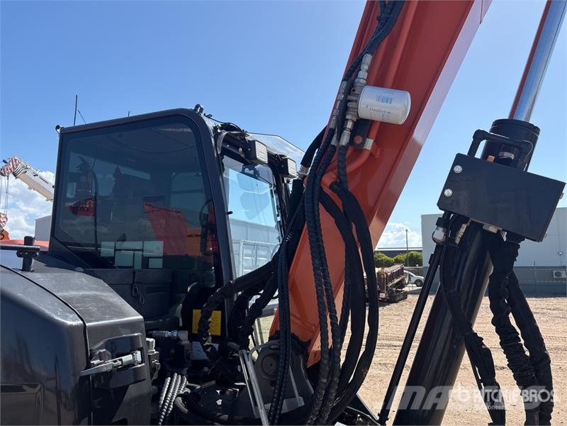 Hitachi ZX85USB-5A Tracked Excavator Гусеничные экскаваторы
