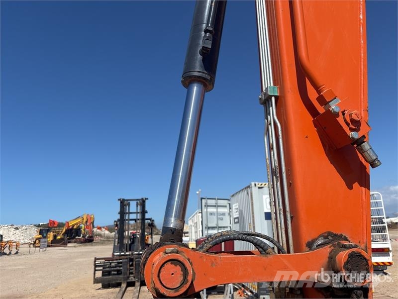 Hitachi ZX85USB-5A Tracked Excavator Гусеничные экскаваторы
