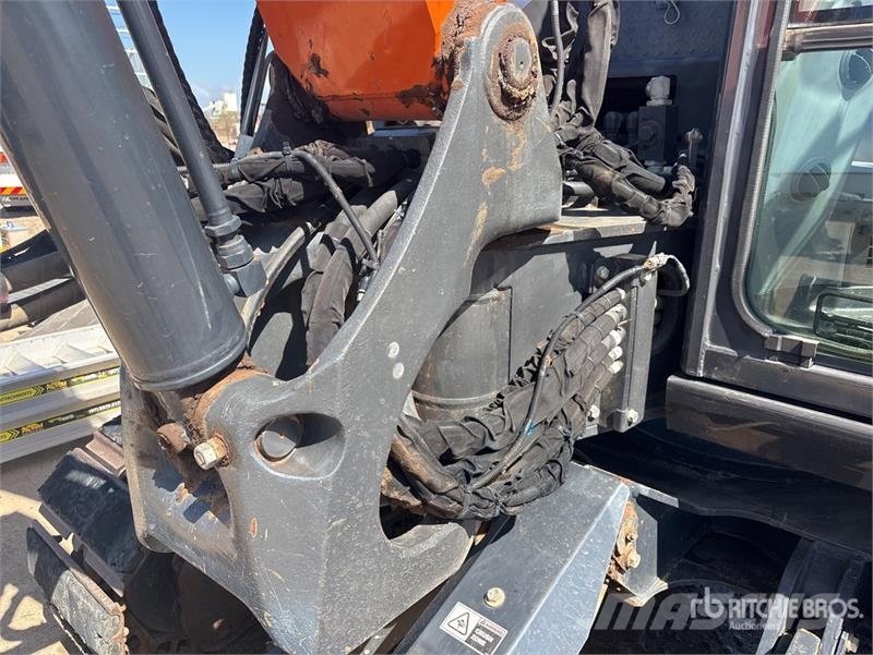 Hitachi ZX85USB-5A Tracked Excavator Гусеничные экскаваторы