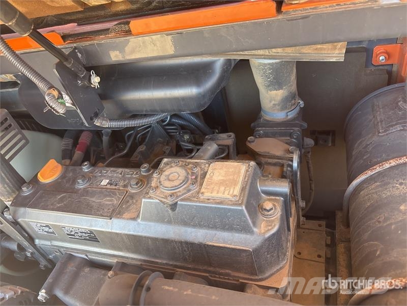 Hitachi ZX85USB-5A Tracked Excavator Гусеничные экскаваторы