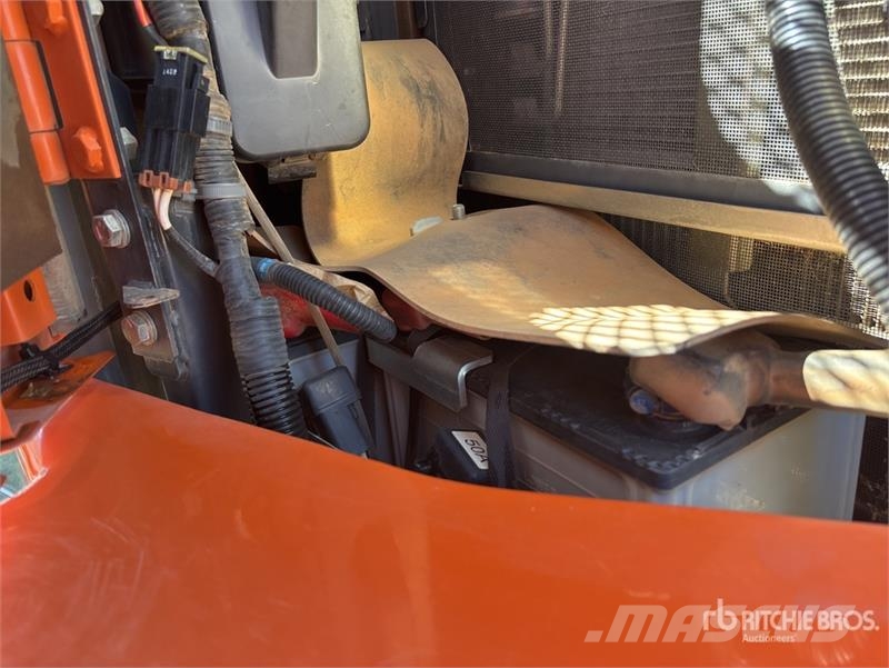 Hitachi ZX85USB-5A Tracked Excavator Гусеничные экскаваторы