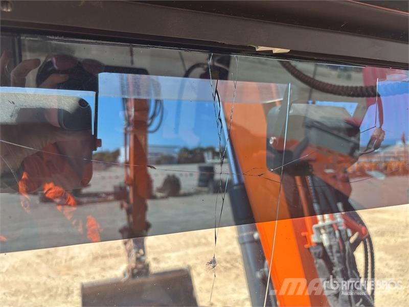 Hitachi ZX85USB-5A Tracked Excavator Гусеничные экскаваторы