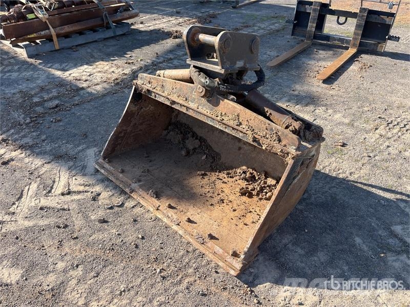 Hogan E55 1160 mm Hydraulic Tilting Excavator Buck Kaušai