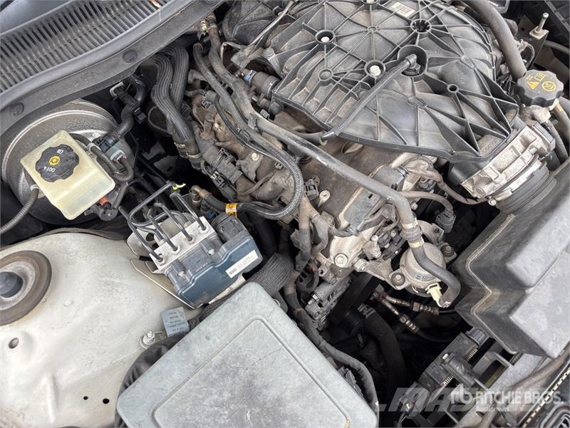 Holden Commodore VF Automobile Легковые автомобили